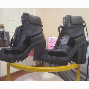 Trekking Ankle Boots - image 1